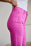 Pantalones vaqueros de talle alto con dobladillo sin rematar y control de abdomen de talla grande de Chloe