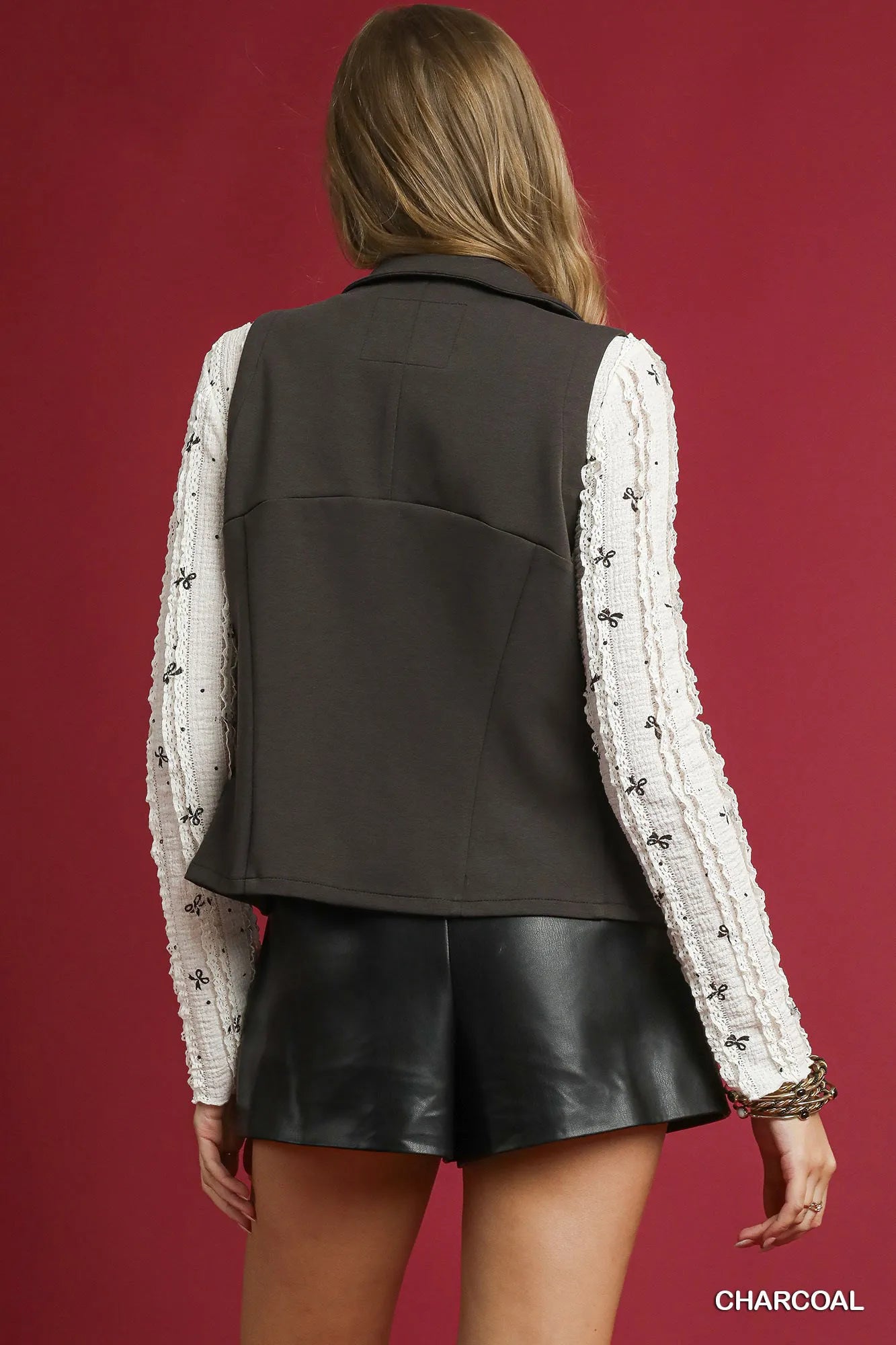 Sleek Front-Zip Vest with Functional Pockets