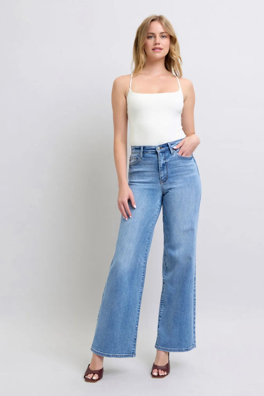 Vintage-Inspired Relaxed Fit Jeans with Pockets
