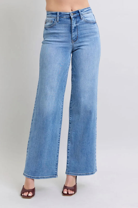 Vintage-Inspired Relaxed Fit Jeans with Pockets